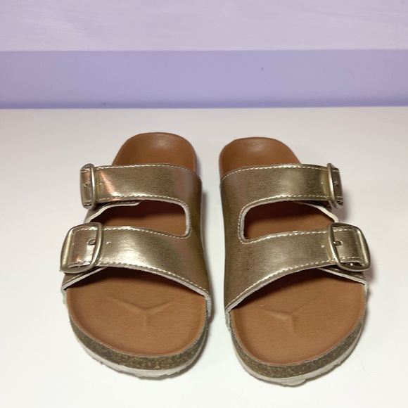 Gap, big girls slip on sandals, gold, size 1-2 - Picture 2 of 9